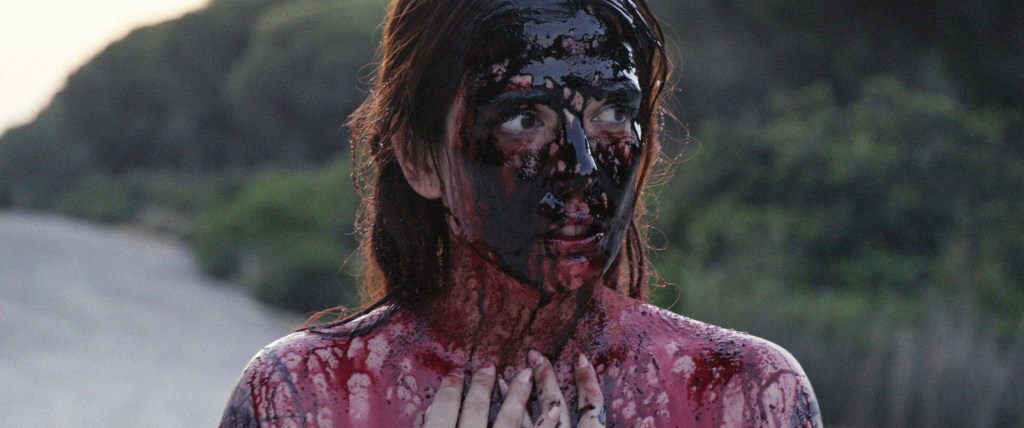 Hannah: Un Homenaje Brutal al Terror de los 80 y 90